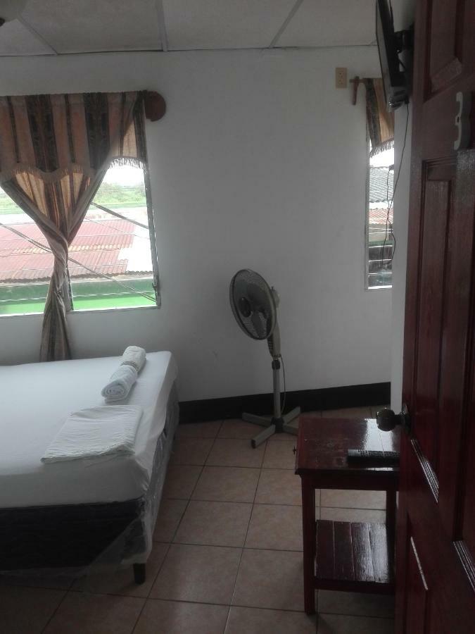 Hostal Don Frank San Carlos Extérieur photo