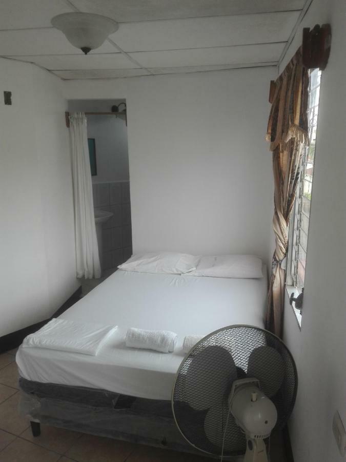 Hostal Don Frank San Carlos Extérieur photo